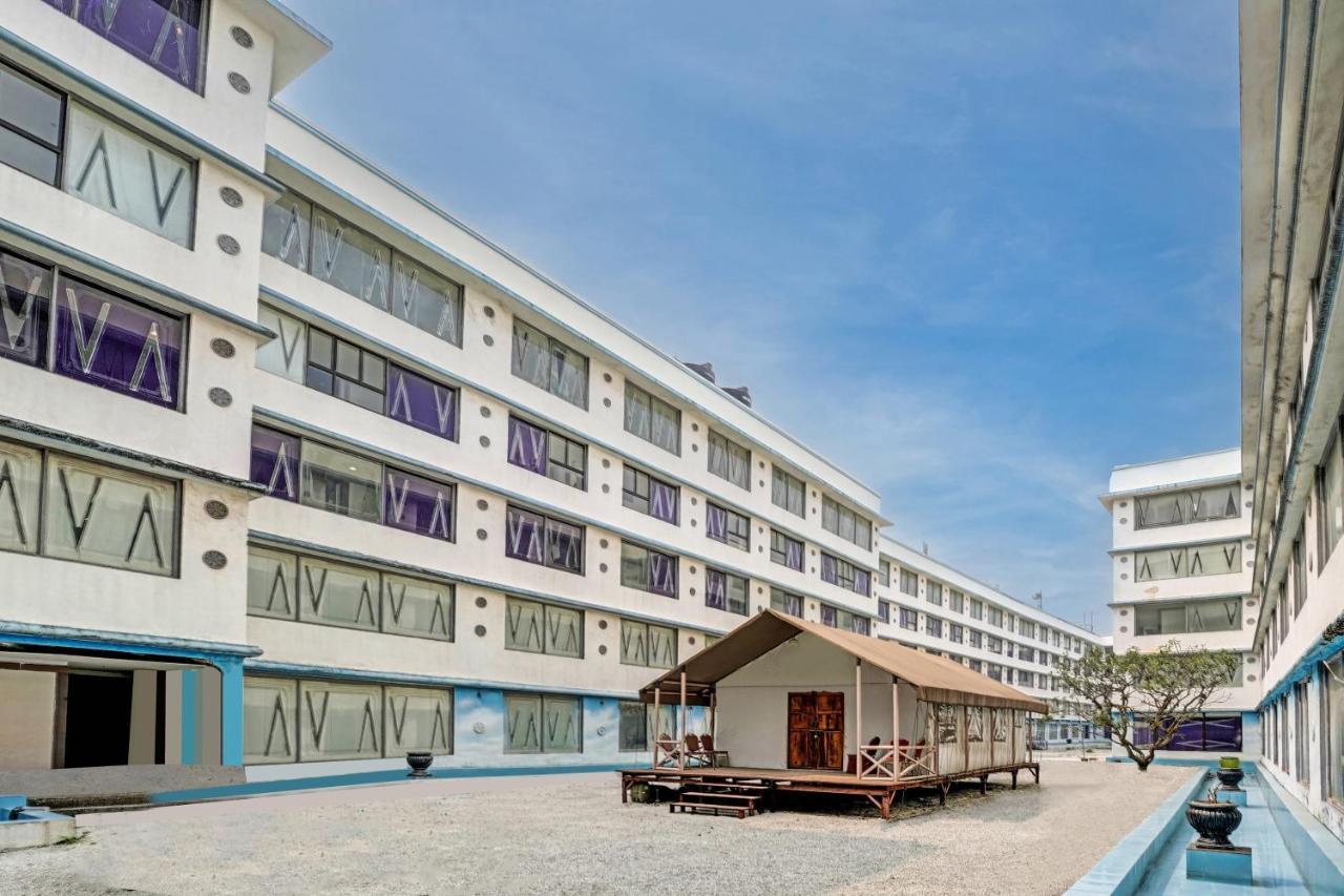 Townhouse 809 Royal Palms Hotel - Rose Collection Mumbai Exterior photo